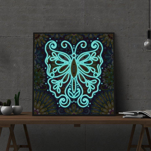 Schmetterling | Im Dunkeln leuchtend 30x30cm Diamond painting Deutschland | Diamond painting eigenes bild | Diamond painting kaufen | Diamond painting 5D | Diamond painting amazon | Diamond painting eigenes foto